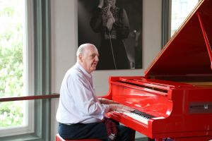 Geoff plays at the Royal Albert Hall